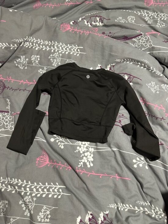 lululemon athletica Tops - Lululemon cropped long sleeve size 2